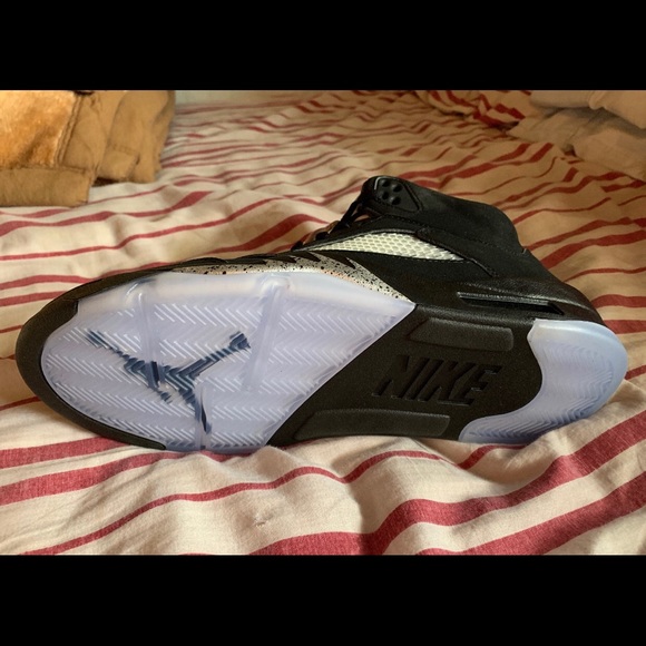 Athletic_Shoes